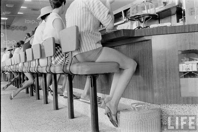 female-short-pants-1950s-13