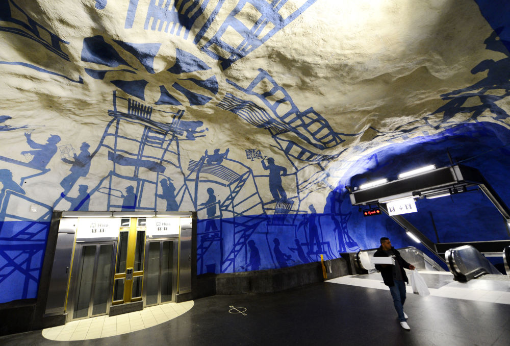 Stokholmdakı T-Centralen metro stansiyası, İsveç.