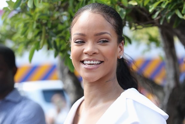yaaz.az Rihanna İlin en xeyirxah insani 2017